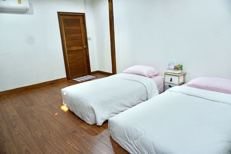 Hotel Tha Ma-o Bouteak Homestay