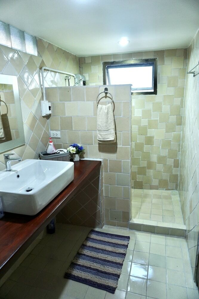 Hotel Tha Ma-o Bouteak Homestay
