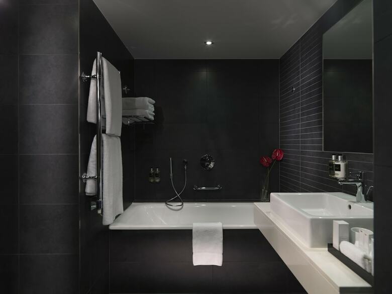 Guildford Harbour Hotel
