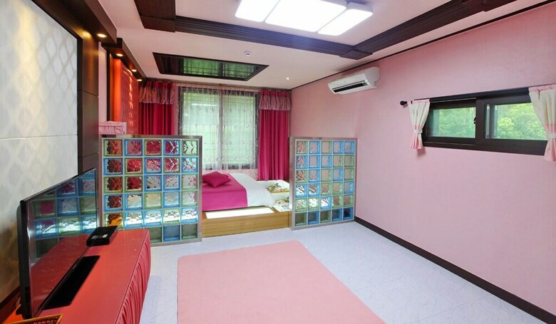 Flower Caravan Pension