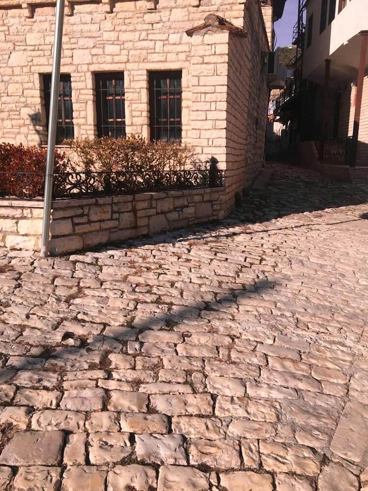 House With 2 Bedrooms In Berat, With Wifi