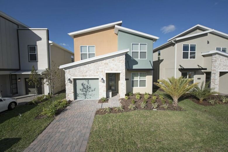 Modern Home With Pool At Storey Lake Sl2742