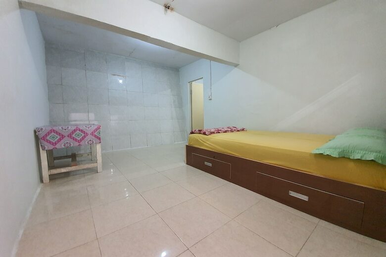 Hostal Oyo 2198 Fatima Guest House Syariah