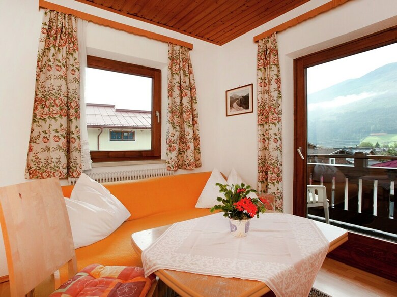 Beautiful Apartment In Uttendorf With Mountain View