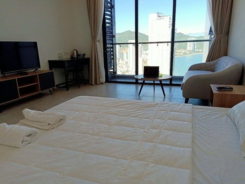 Luxury Scenia Bay Apartment With Seaview