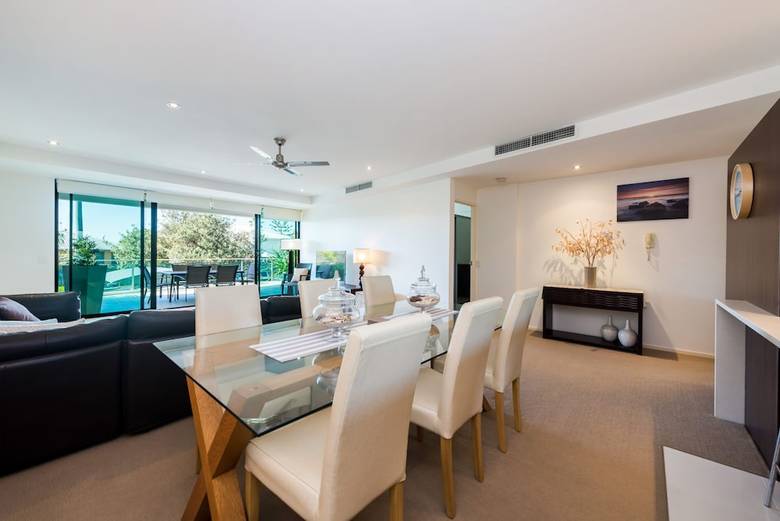 Stylish Beach Side Apartment - Unit 5 - 33 Lorikeet Drive