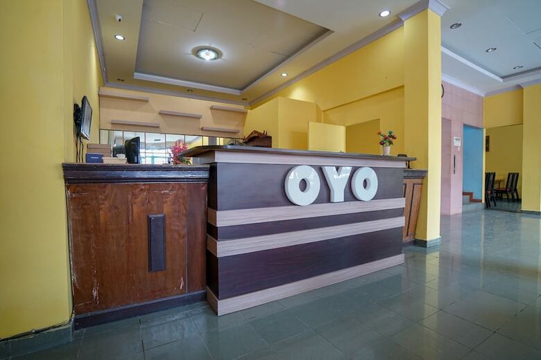 Hostal Oyo 1389 Hotel Carissima