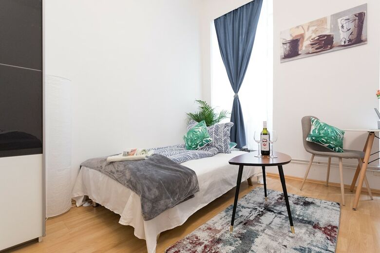 Apartamentos 30sqm Studio-near Danube-15 Min. Center