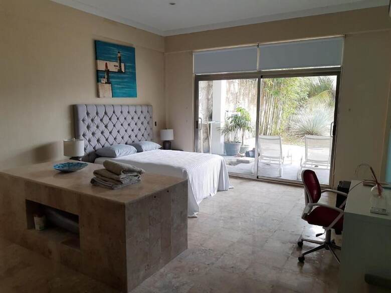 Hotel Suites Aeropuerto 24/7