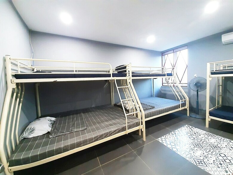 Hostal Ba Sao Hotel - Hostel