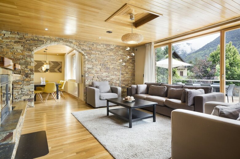 Apartamentos Luderna - Casa Con Jard�n Montcorbison