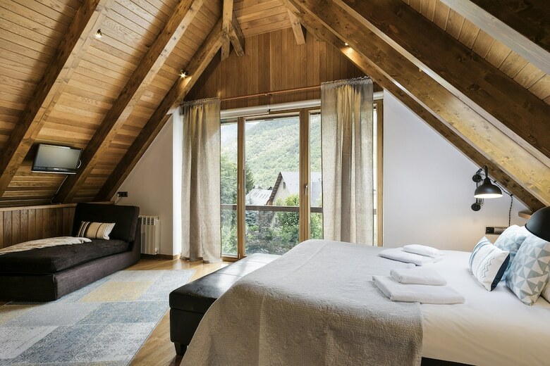 Apartamentos Luderna - Casa Con Jard�n Montcorbison