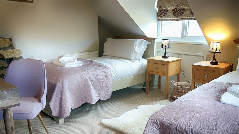 Cotswold Cottage Gems - Ivy Cottage