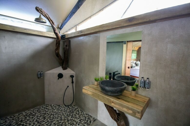 Little Africa Safari Lodge