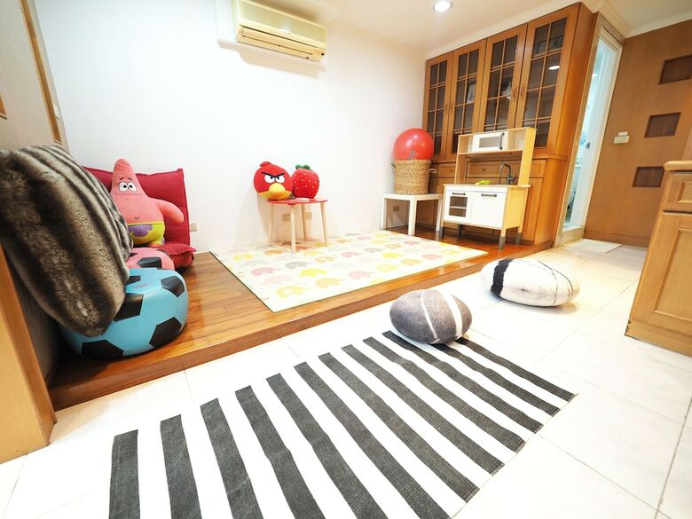 Apartamentos Next To Linjiang Night Market
