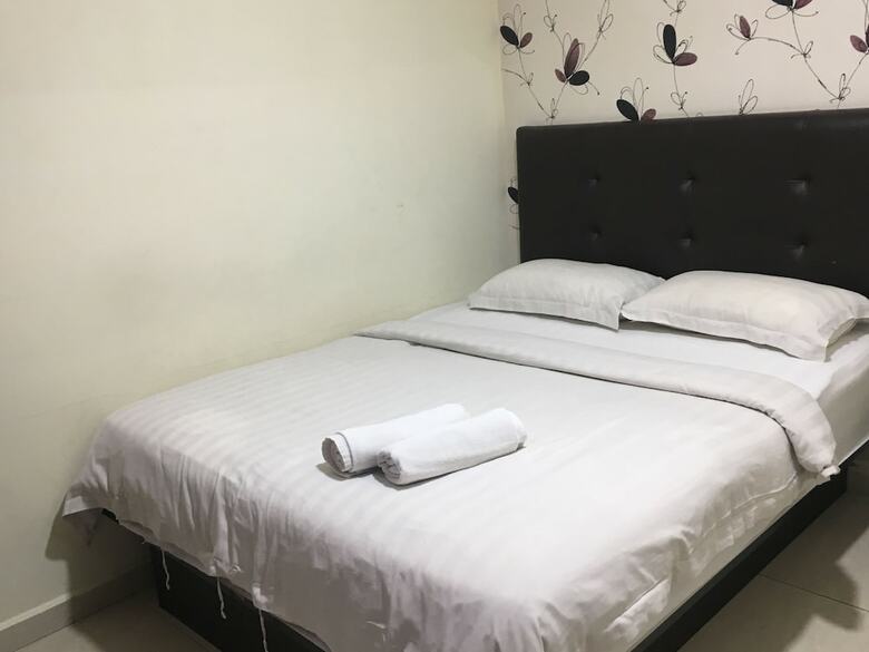 Oyo 89856 Mf Hotel