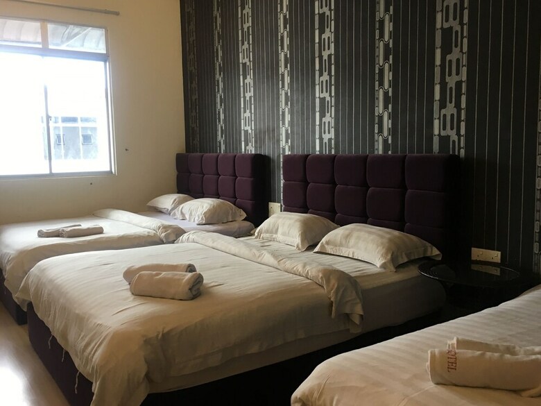 Oyo 89856 Mf Hotel