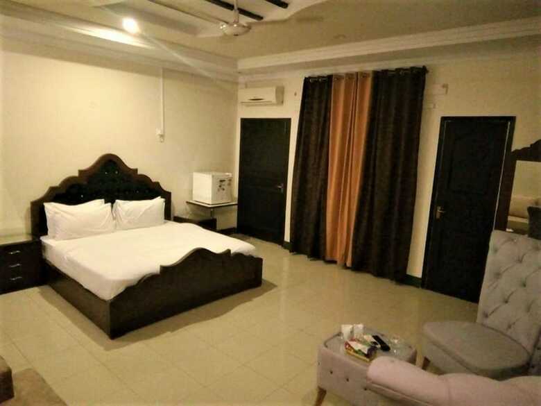 Hotel Capri Residency
