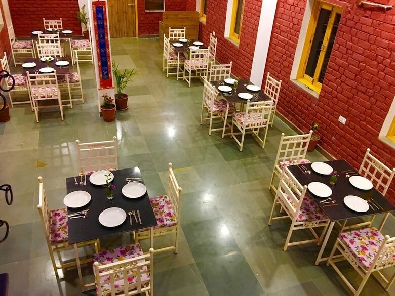 Hotel Kirti Palace
