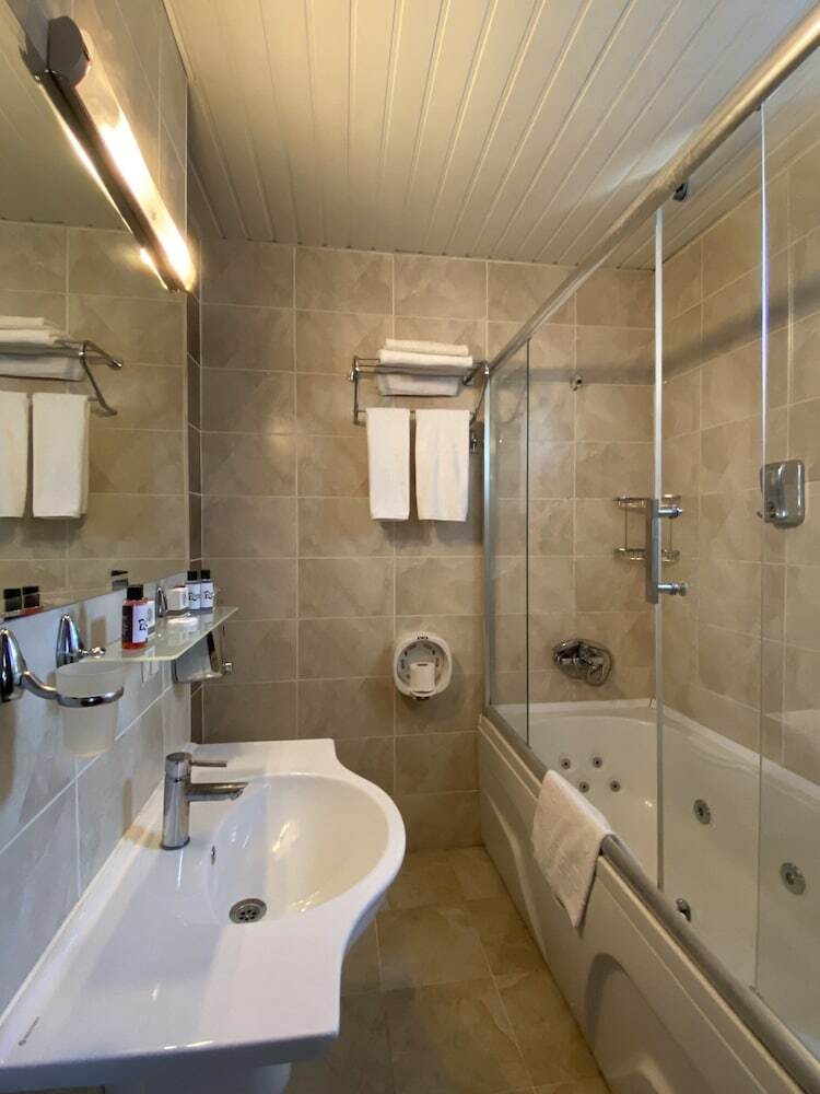 Cicerone Lodge Hotel