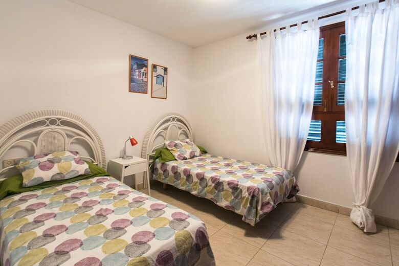 The Midpoint Apartment, Coastal Life Between The Two Beaches