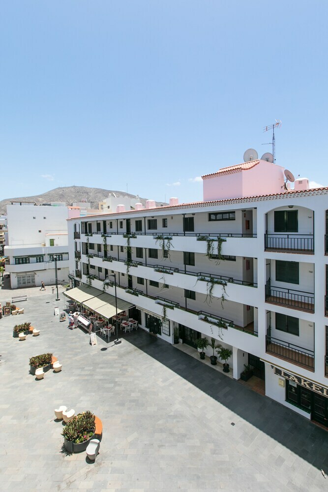 The Midpoint Apartment, Coastal Life Between The Two Beaches