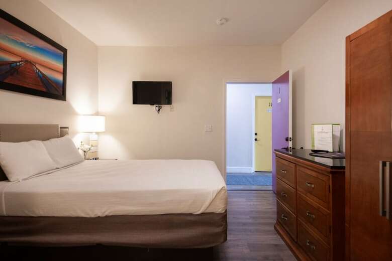 Hostal Anchor Pointe Inn