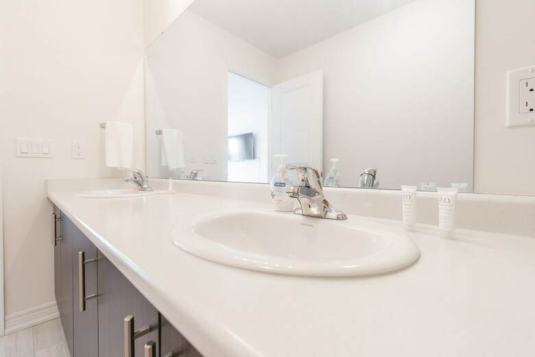 Extravagant Brand New Town House