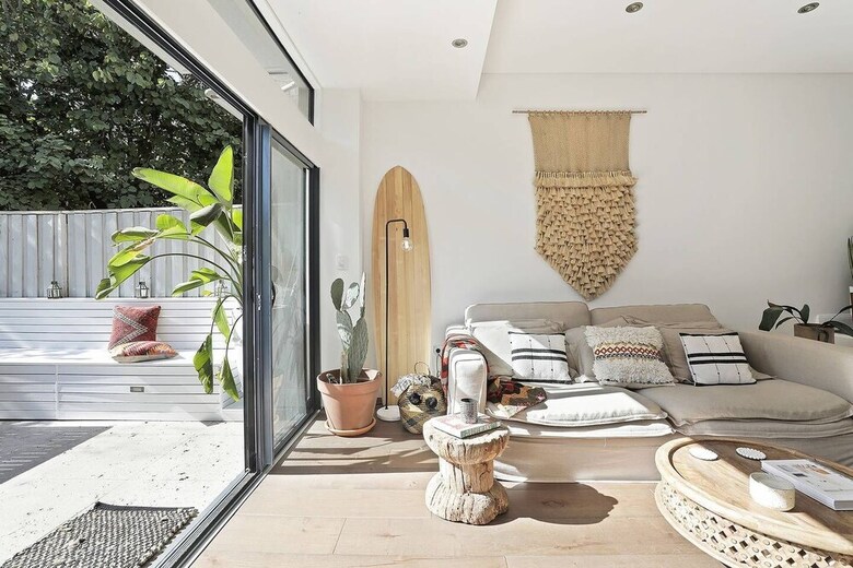 Sunny Beachside Garden Apartment Close To Beach