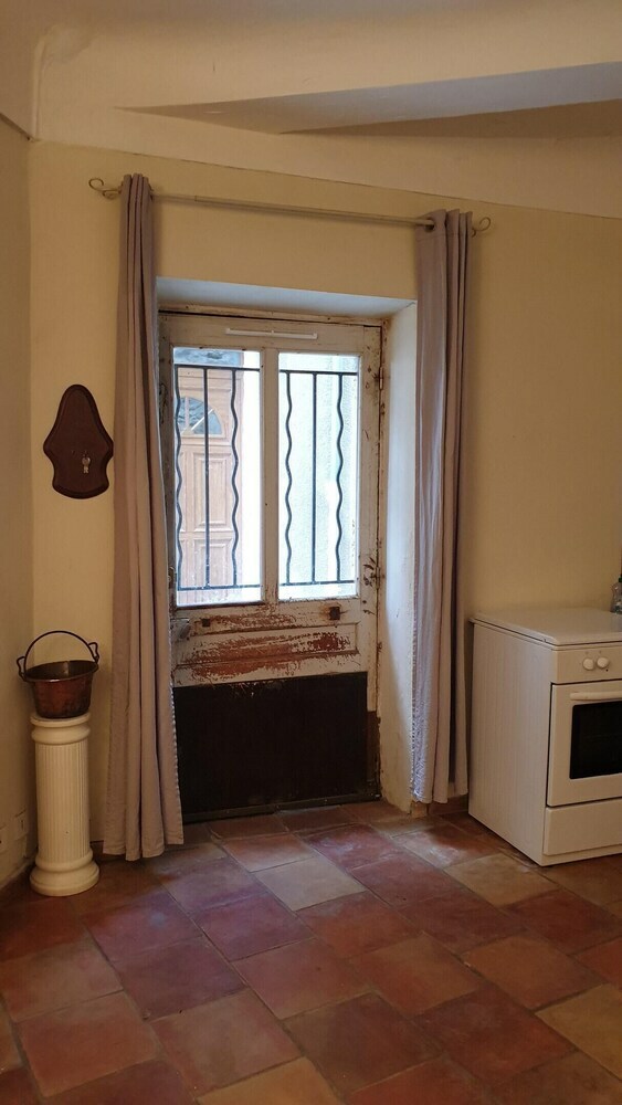 Apartment With One Bedroom In Grambois, With Wifi