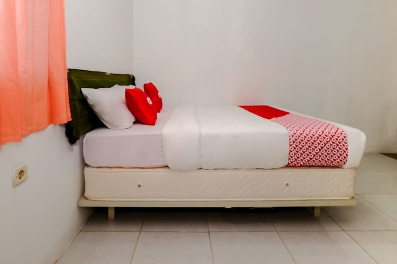 Hostal Oyo 2499 Penginapan Ratu Emas