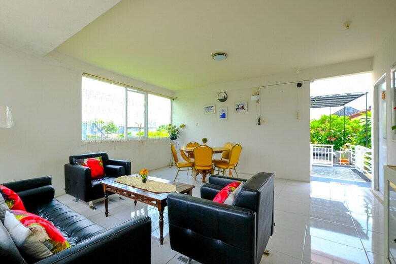 Hostal Oyo 2499 Penginapan Ratu Emas