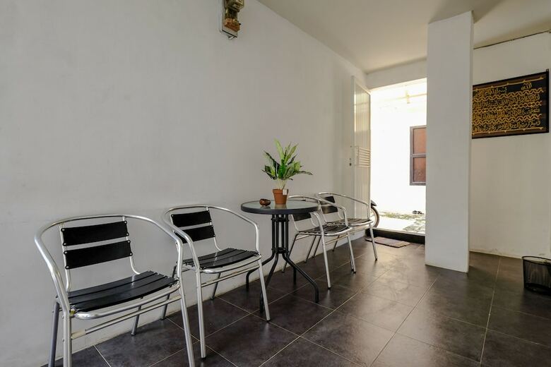 Hostal Oyo 2499 Penginapan Ratu Emas