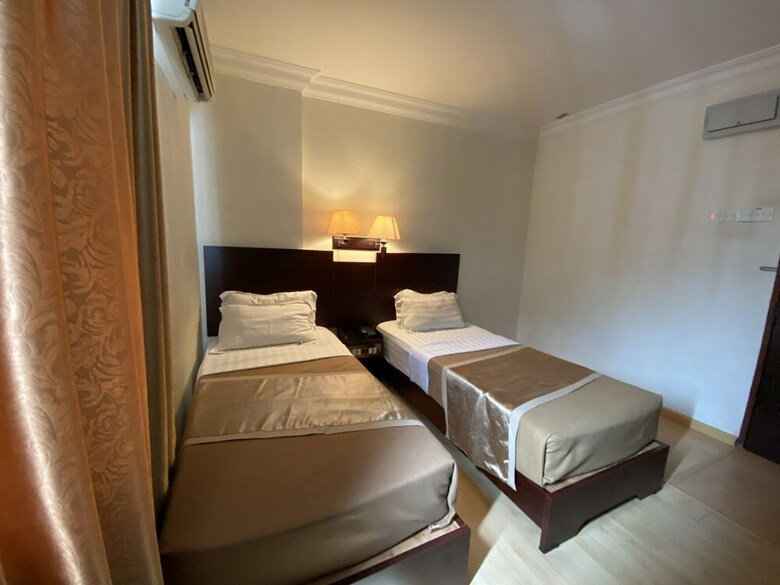 Oyo Capital O 89658 Bustani Hotel