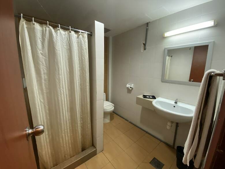 Oyo Capital O 89658 Bustani Hotel