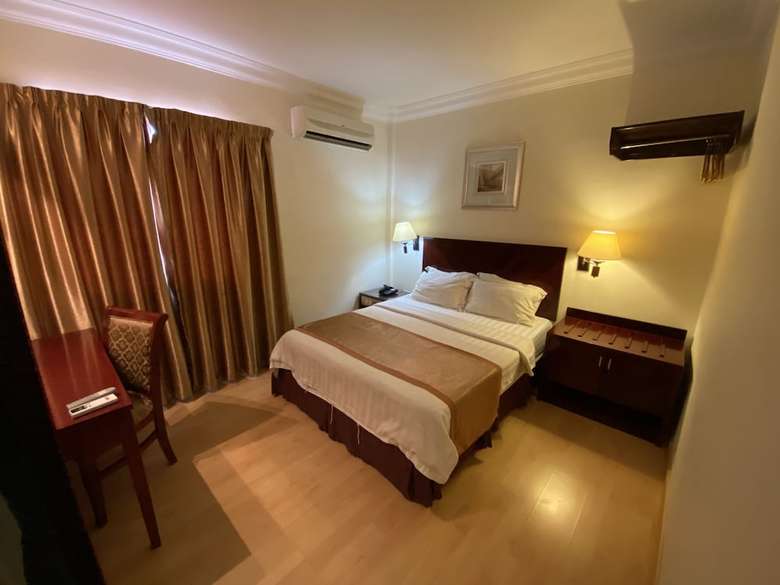 Oyo Capital O 89658 Bustani Hotel