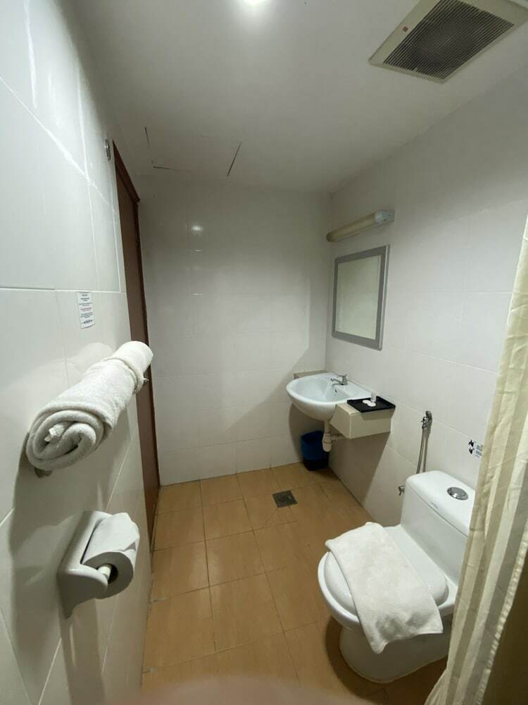 Oyo Capital O 89658 Bustani Hotel
