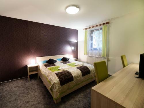 Hostal Penzion Almada