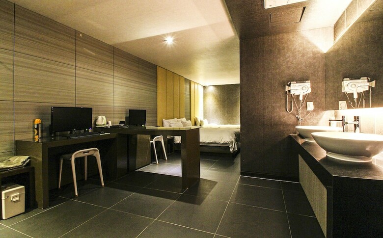 Yeoubi Hotel