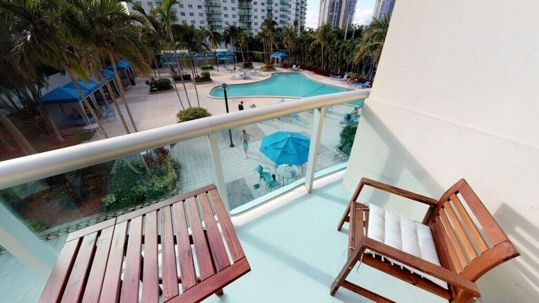 Premium 2 Bedroom +den Apartment Or-202