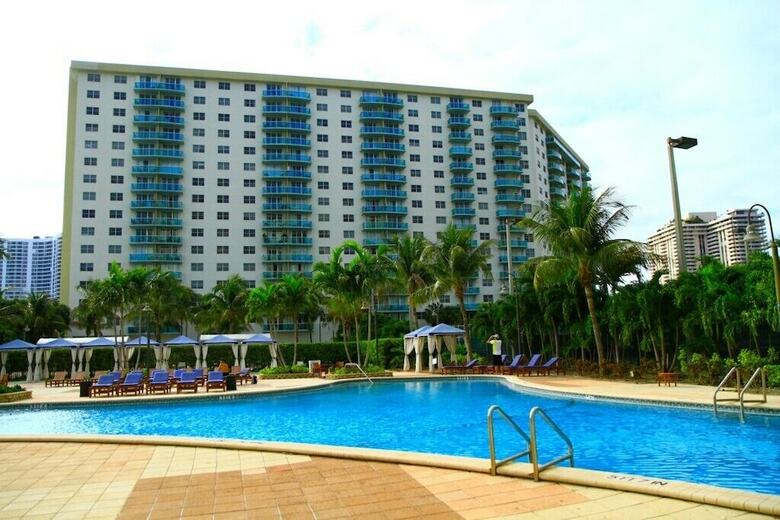 2 Bedroom +den / 2 Bath Apart @ Ocean Reserve 426