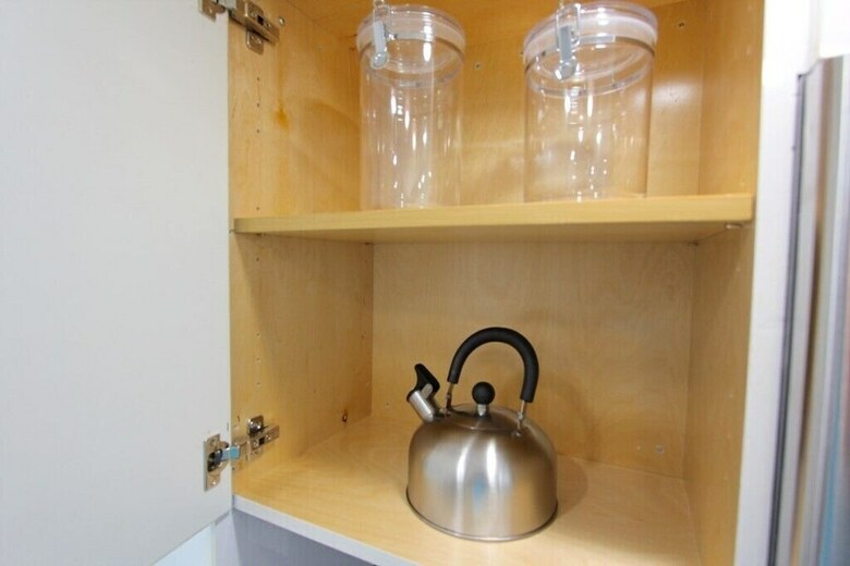 1 Bedroom + Den Bay View Apartment Or1610