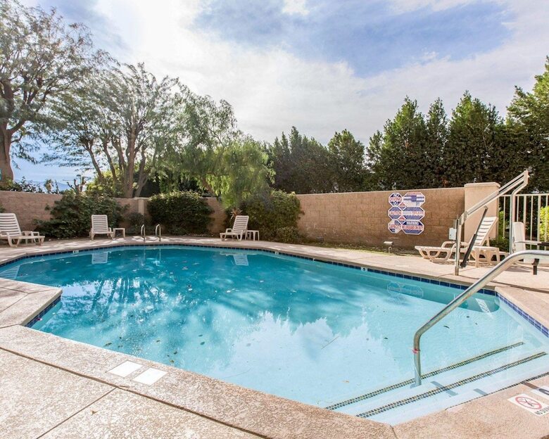 Hotel Comfort Suites Palm Desert I-10