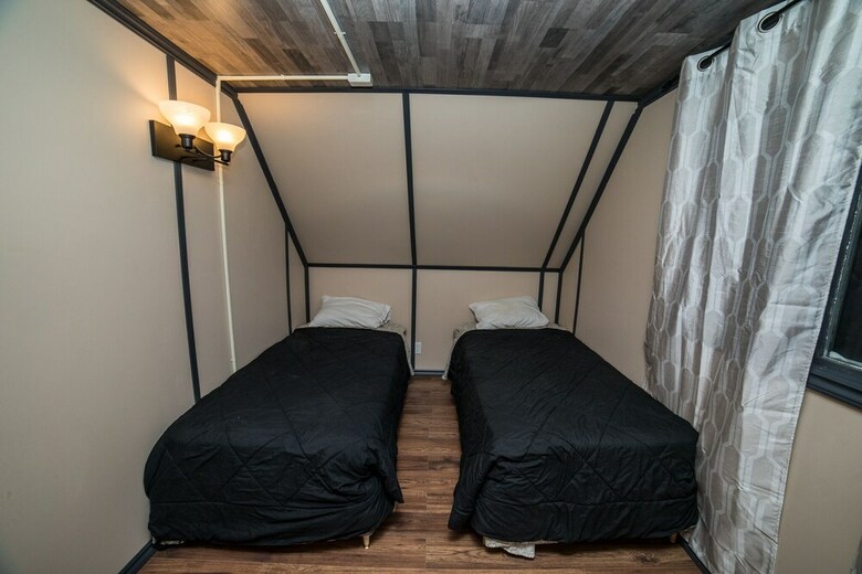 Hotel Castaways Cottages