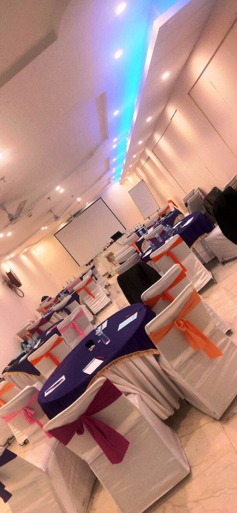 Hotel Corooms Sanvi Prime Unitech Cyber Park