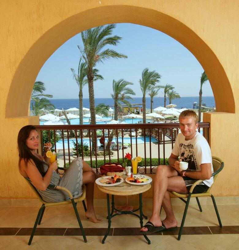 Hotel Rehana Royal Beach Resort & Spa