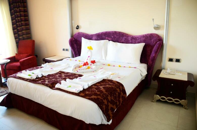 Hotel Rehana Royal Beach Resort & Spa