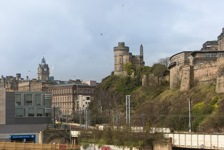 393 Old Tolbooth Wynd Apartment 3