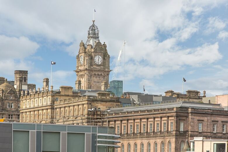 393 Old Tolbooth Wynd Apartment 3