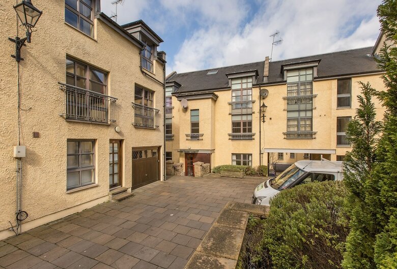 393 Old Tolbooth Wynd Apartment 3